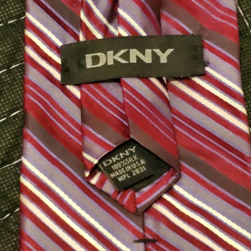 DKNY 100% silk Diagonal Stripe Men's Necktie